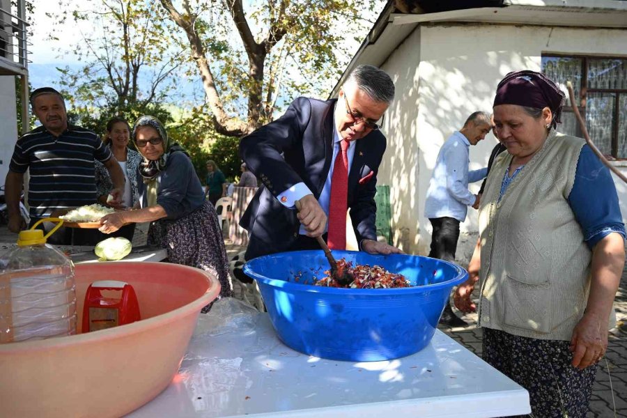 Dere Islah Çalışmaları Tamamlanan Mahallede Yemekli Kutlama