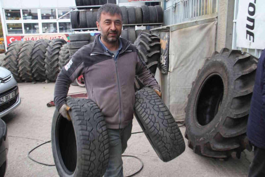 Konya’da Lastikçilerde “kış Lastiği” Değişim Mesaisi Yoğunlaştı
