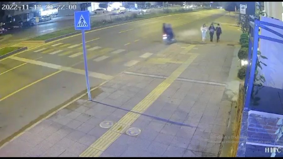 Mersin’de Üniversiteli Kızlara Yabancı Cisim Atan Motosikletli Gençler Yakalandı