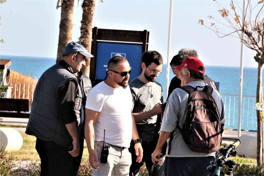 Manzaraya Seyre Daldı, Unuttuğu Çanta Ekipleri Alarma Geçirdi