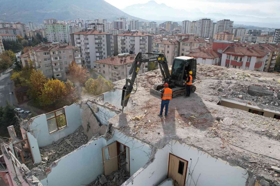 Metruk Bina Yıkılıyor, Çevreye Huzur Ve Güven Geliyor