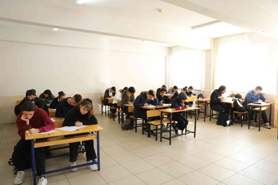 Alanya’daki Albap Sınavı’nda 50 Bin Öğrenci Ter Döktü