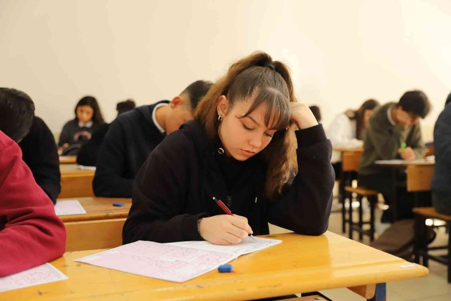 Alanya’daki Albap Sınavı’nda 50 Bin Öğrenci Ter Döktü