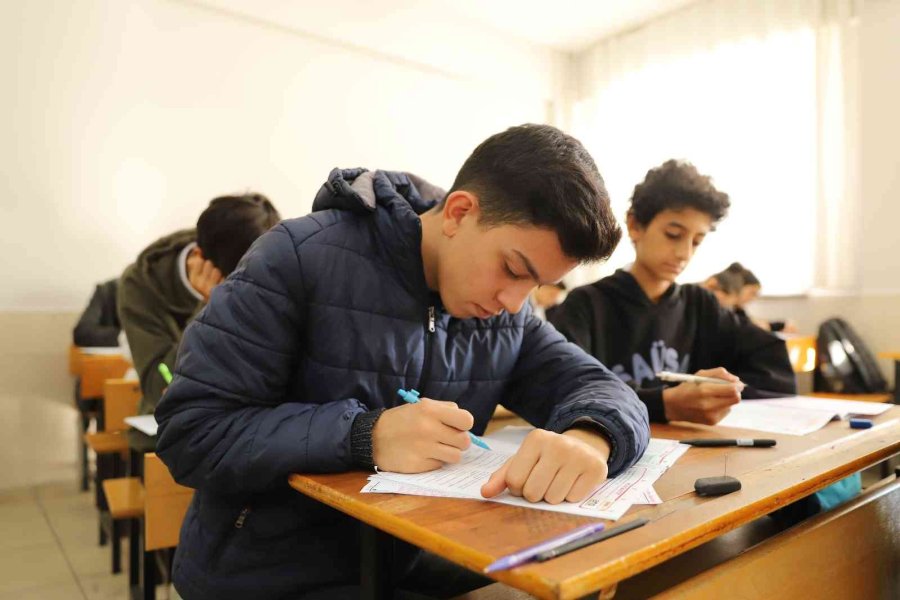 Alanya’daki Albap Sınavı’nda 50 Bin Öğrenci Ter Döktü