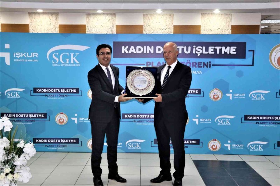 Antalya Kadın İstihdamında Türkiye Ortalamasının Üzerinde