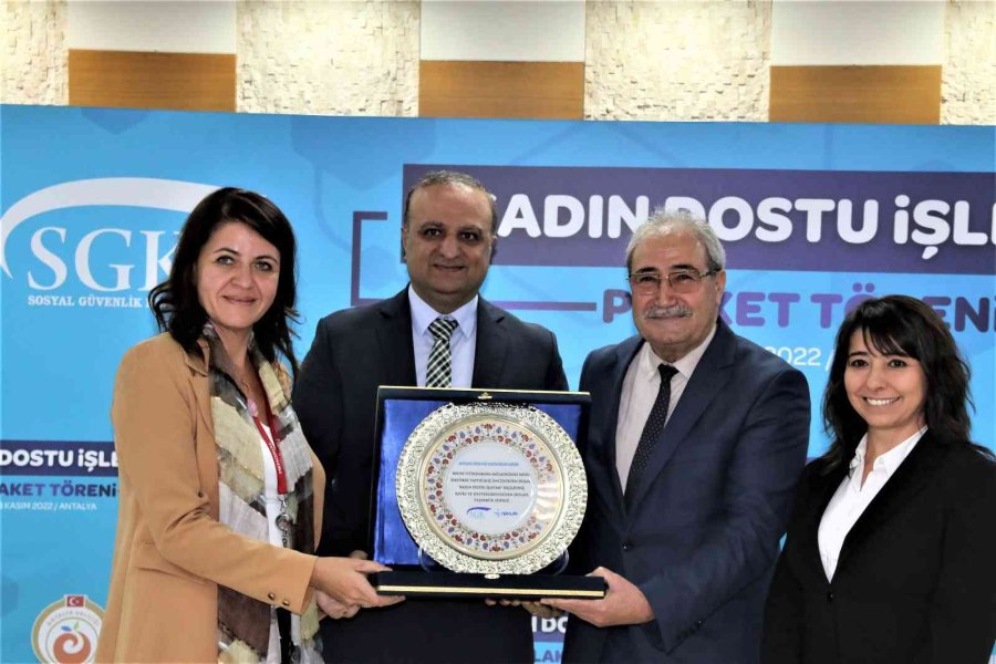 Antalya Kadın İstihdamında Türkiye Ortalamasının Üzerinde