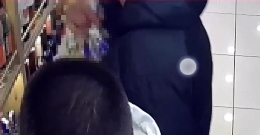 İçki Şişesini Montunun İçine Gizleyerek Çaldı