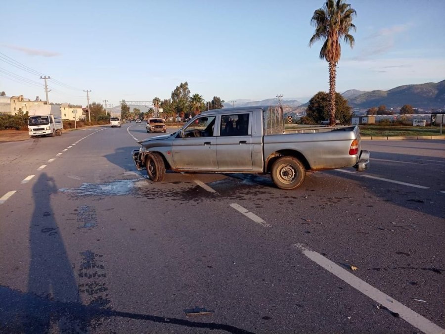 Gazipaşa’da Kamyonet İle Otomobil Çarpıştı: 1 Yaralı