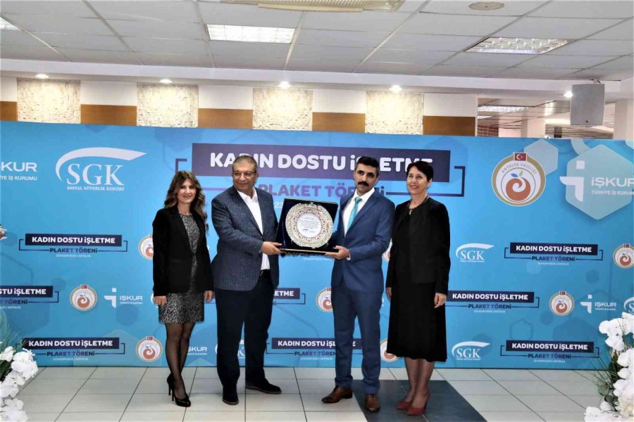 Antalya Kadın İstihdamında Türkiye Ortalamasının Üzerinde