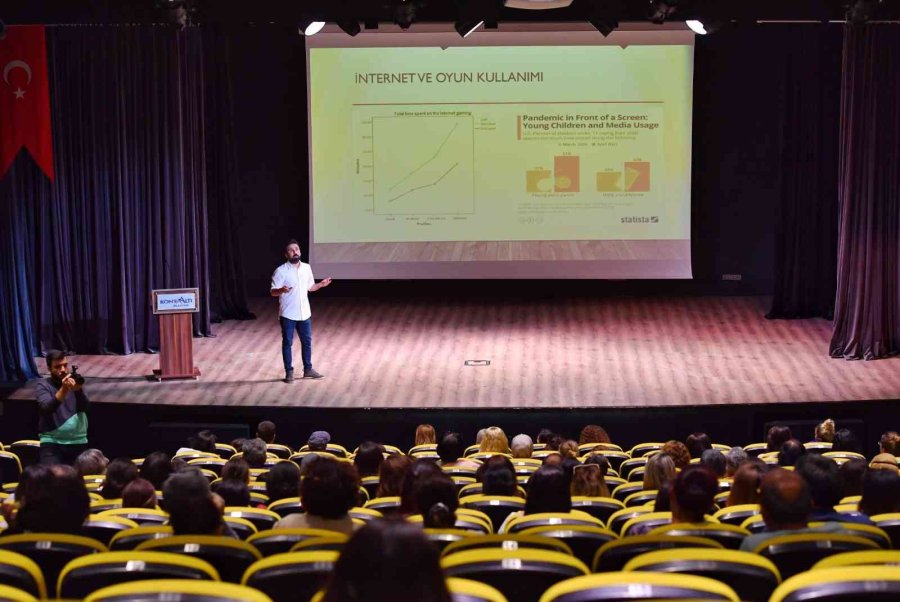 Konyaaltı’nda ’teknoloji Bağımlılığı’ Konuşuldu