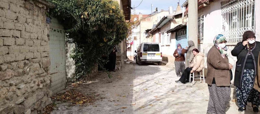 Yalnız Yaşadığı Evinde Ölü Bulundu