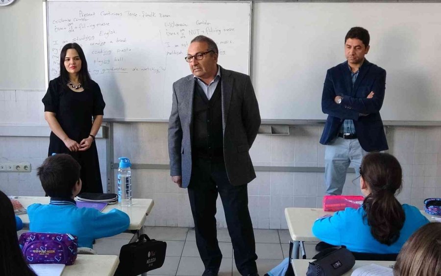 Öğretmenlikte 33’üncü Yılına Girdi, Şimdi Öğrencileriyle Görev Yapıyor