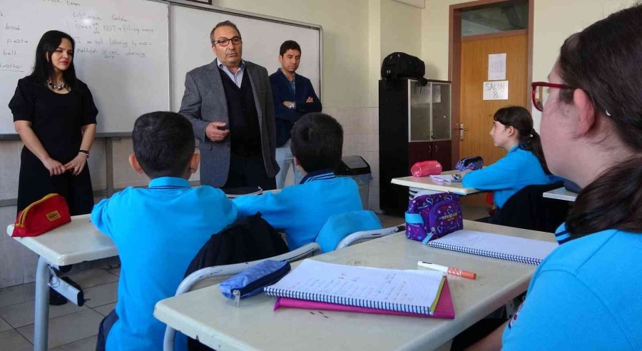 Öğretmenlikte 33’üncü Yılına Girdi, Şimdi Öğrencileriyle Görev Yapıyor