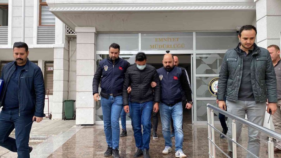 Mersin’de Üniversiteli Kızlara Yabancı Cisim Atan Motosikletli Gençler Adliyeye Sevk Edildi
