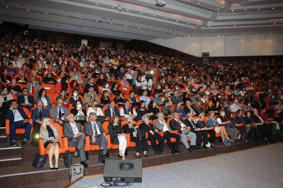 Uluslararası Sosyal Ve Uygulamalı Gerontoloji Sempozyumu Düzenlendi