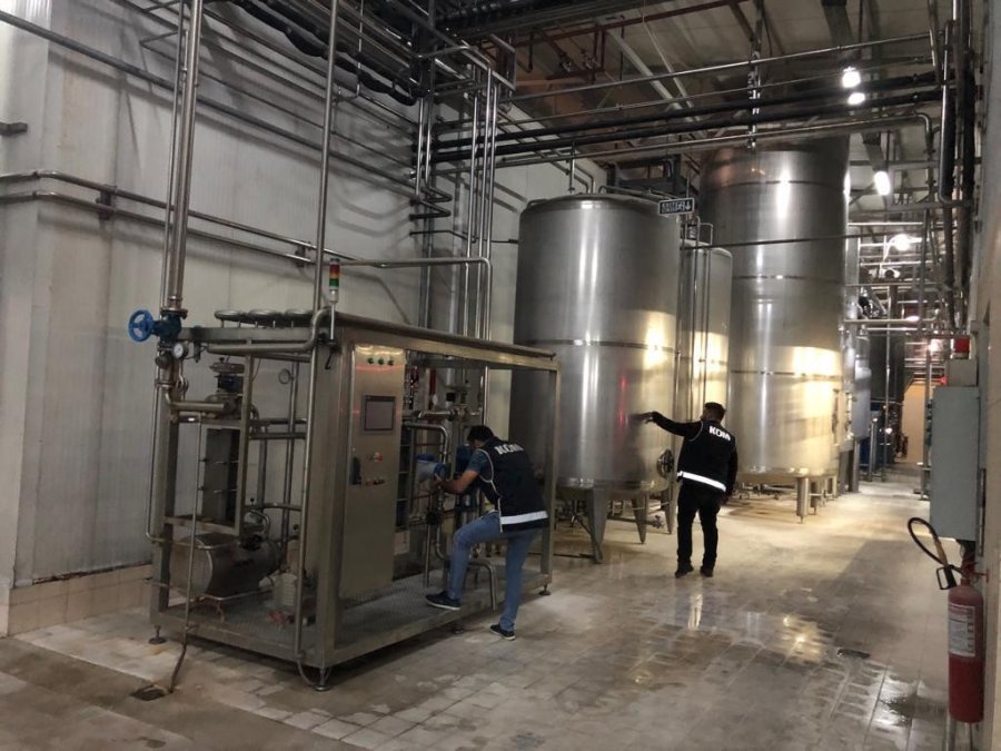 Antalya’da Kaçak Alkol Ve Elektronik Sigara Operasyonu: 112 Bin 200 Litre Alkol Ele Geçirildi