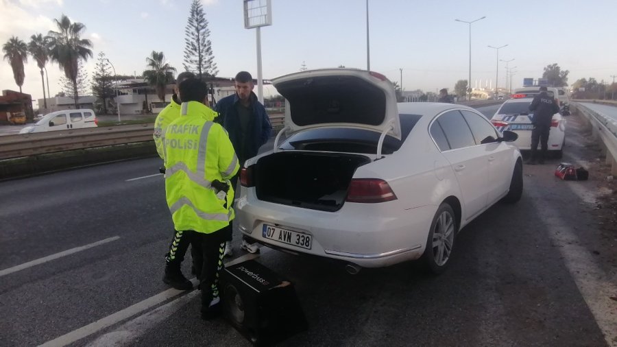 Otomobilinin Camındaki Filmle Yakalandı, Film Gibi Savunmayla Pes Dedirtti