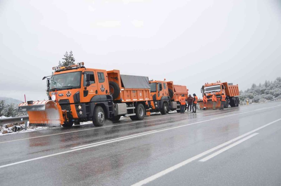 1825 Metre Rakımlı Alacabel’e Mevsimin İlk Karı Yağdı