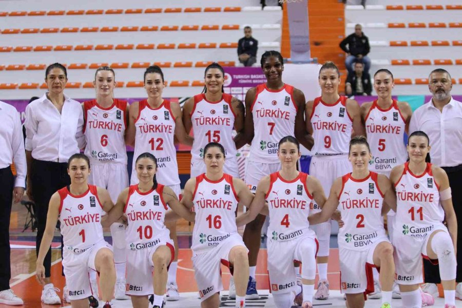 Türkiye, Arnavutluk’u Rahat Geçti