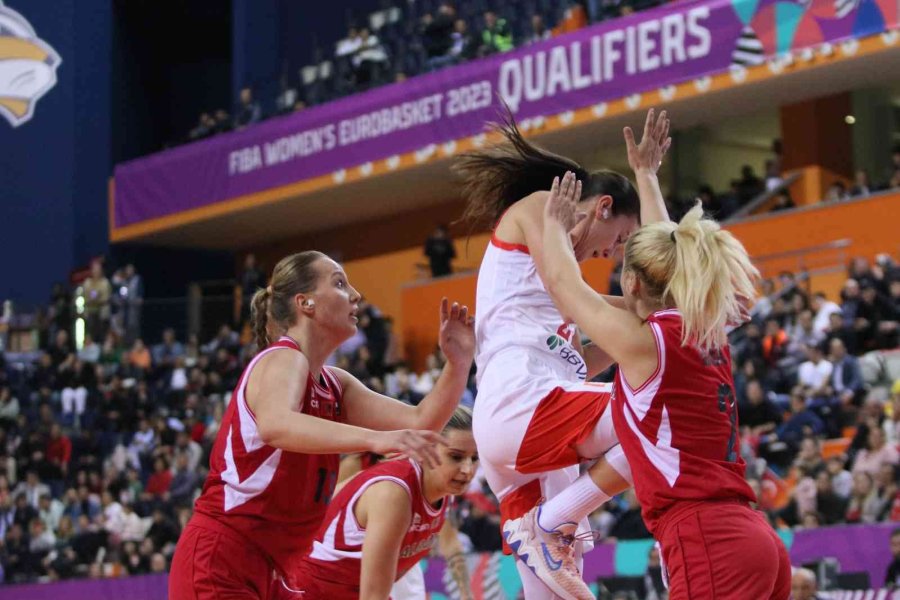 Türkiye, Arnavutluk’u Rahat Geçti