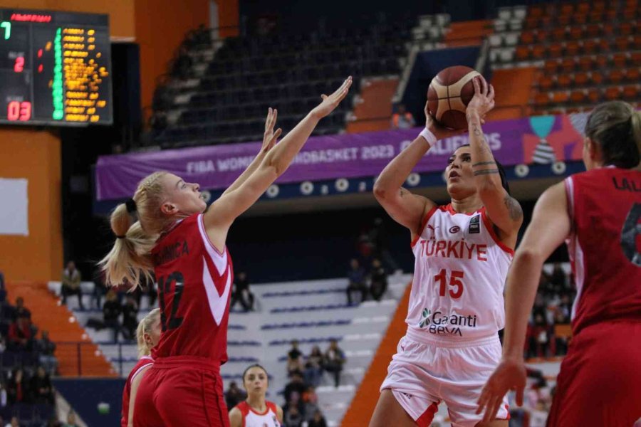 Türkiye, Arnavutluk’u Rahat Geçti