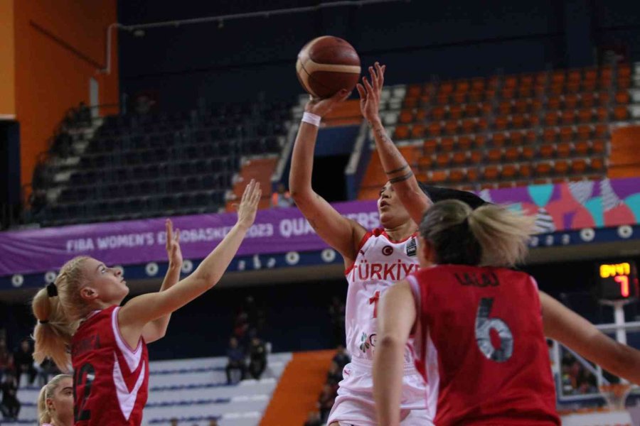 Türkiye, Arnavutluk’u Rahat Geçti