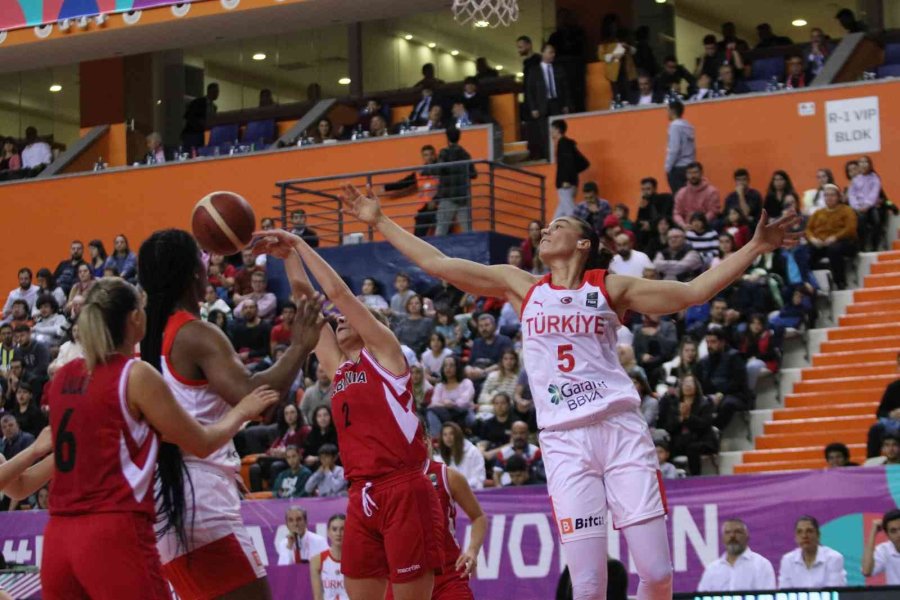 Türkiye, Arnavutluk’u Rahat Geçti