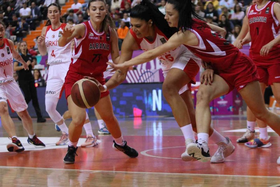 Türkiye, Arnavutluk’u Rahat Geçti