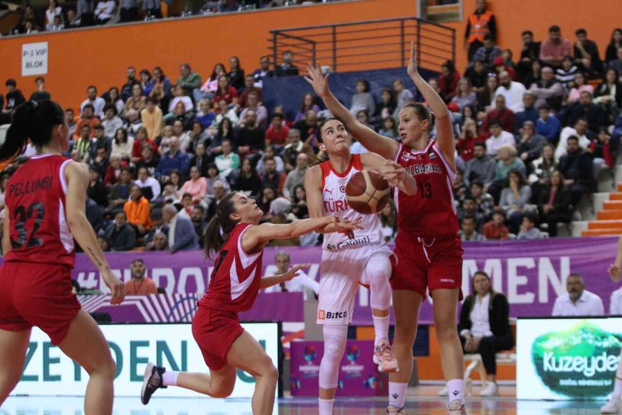 Türkiye, Arnavutluk’u Rahat Geçti