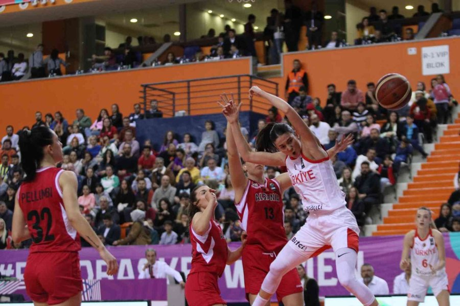 Türkiye, Arnavutluk’u Rahat Geçti