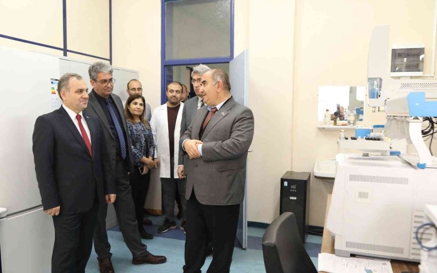 Erü Rektörü Altun, Teknoloji Araştırma Ve Uygulama Merkezi’nde İncelemelerde Bulundu