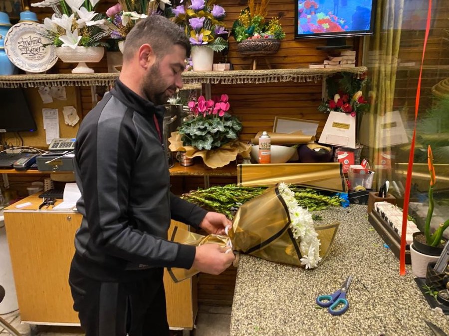 Çiçekçilerde Öğretmenler Günü Mesaisi Yoğun Geçiyor