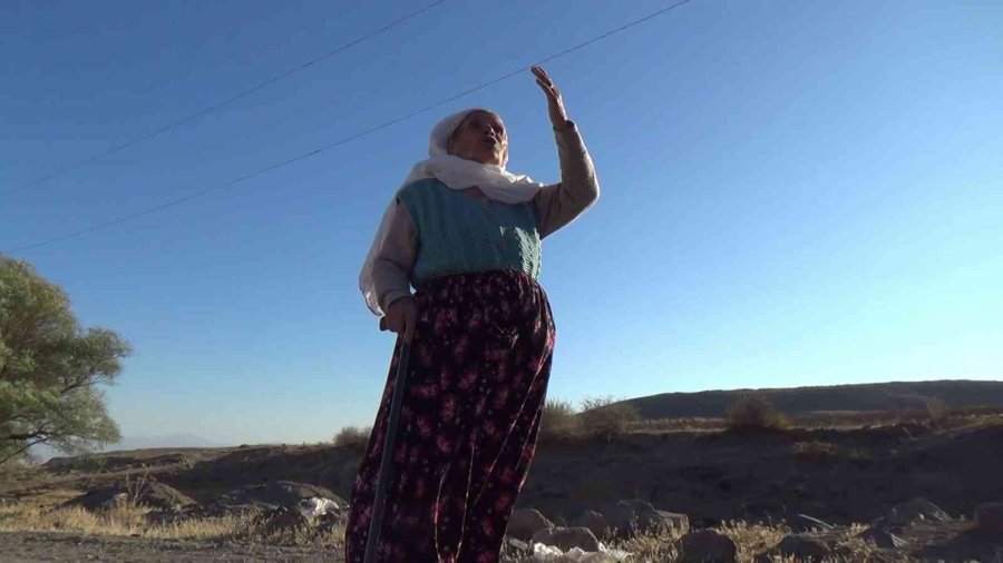 104 Yaşındaki Gülizar Teyzenin Eş Özlemi