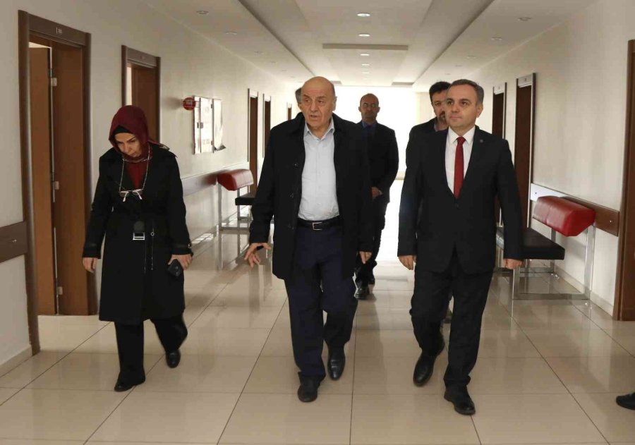 Erü Rektörü Altun, Hasta Yakınları Misafirhanelerini Ziyaret Etti