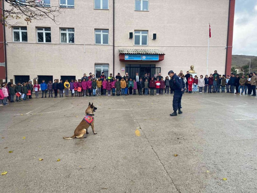 İl Jandarma Komutanı Ve Emniyet Müdürü 24 Kasım’da Okulları Gezdi
