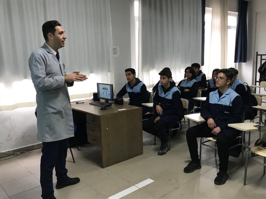 Geleceğin Havacılarını Yetiştiriyorlar