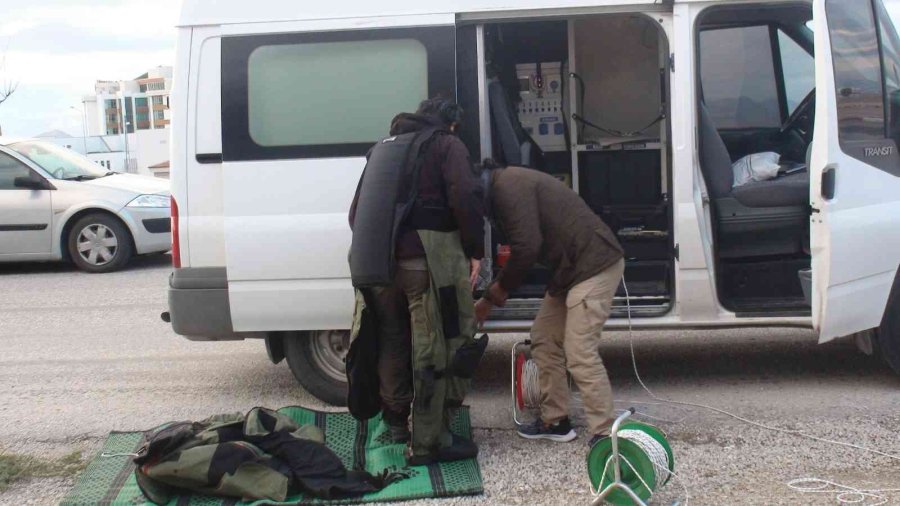 Kaldırım Üzerindeki Şüpheli Çanta Polisi Alarma Geçirdi