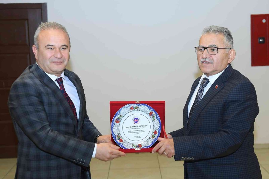 Başkan Büyükkılıç, Öğretmenlere Özel Önem Veriyor