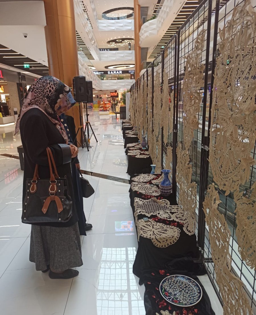 Kaymek Dantel Anglez El Sanatları Sergisi’ne Yoğun İlgi