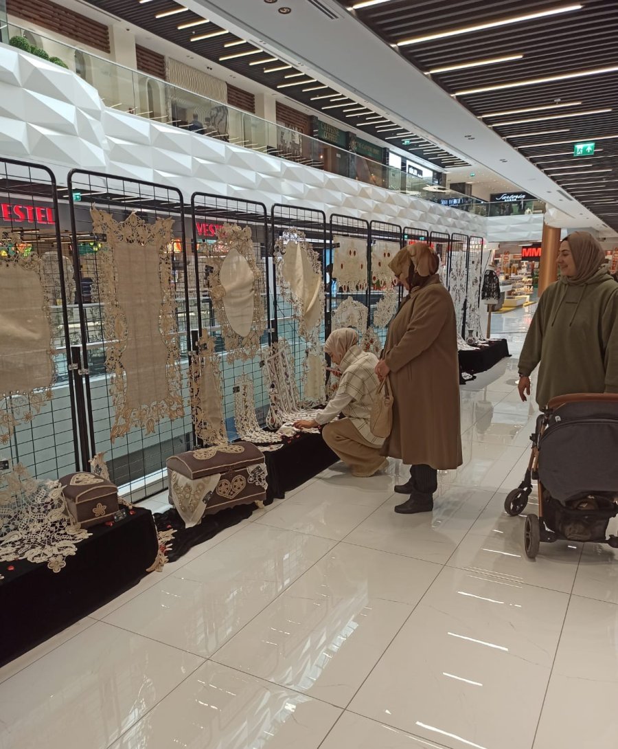 Kaymek Dantel Anglez El Sanatları Sergisi’ne Yoğun İlgi