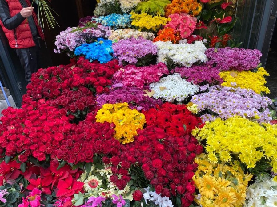 Çiçekçilerde Öğretmenler Günü Mesaisi Yoğun Geçiyor