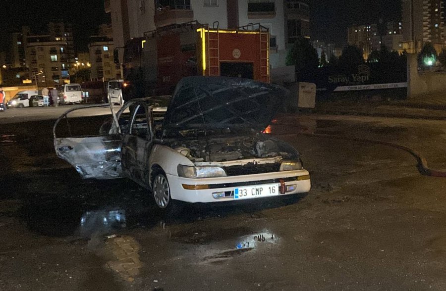 Mersin’de Otomobil Alev Alev Yandı