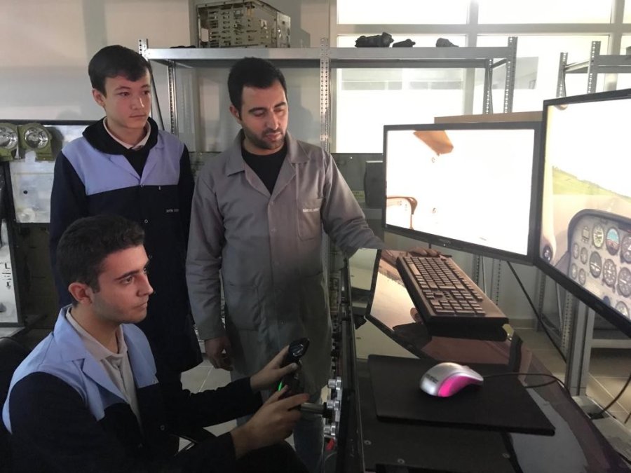 Geleceğin Havacılarını Yetiştiriyorlar