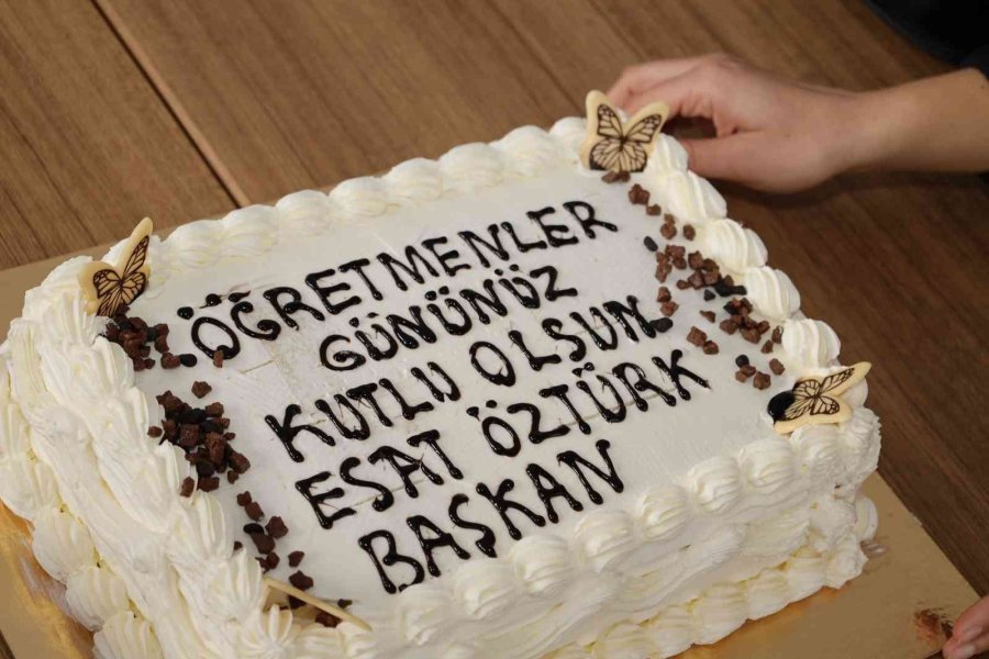 Başkan Öztürk’ten Öğretmenlere Pastalı Kutlama
