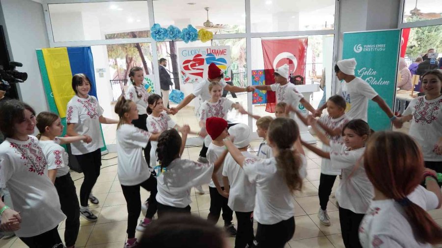 Savaş Mağduru Çocuklar Dünyaya “türkçe” Barış Mesajı Verdi