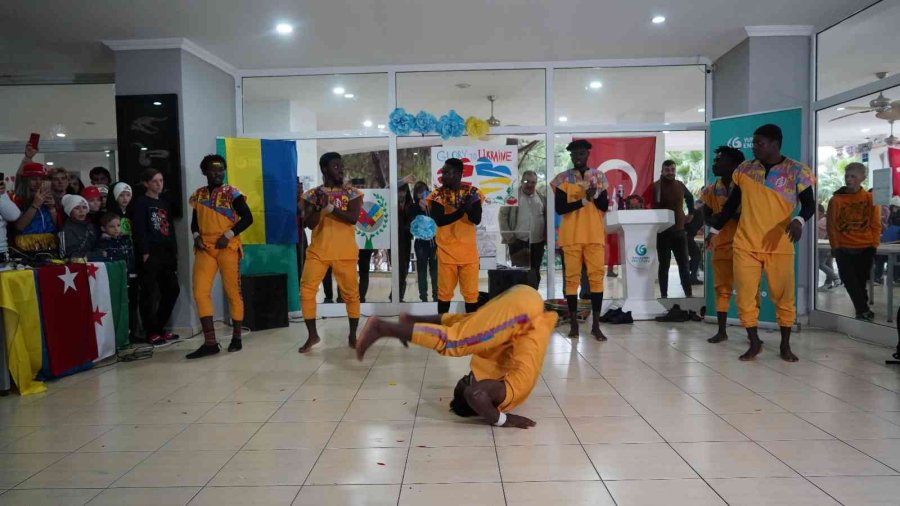 Savaş Mağduru Çocuklar Dünyaya “türkçe” Barış Mesajı Verdi