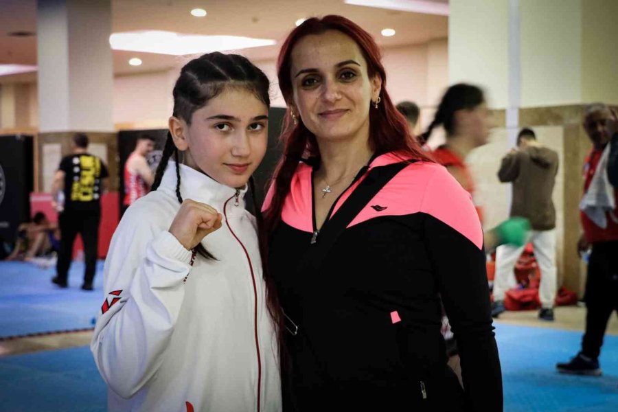 Antalya Muaythai Açık Kupası’nda Minik Sporcular Ümit Verdi