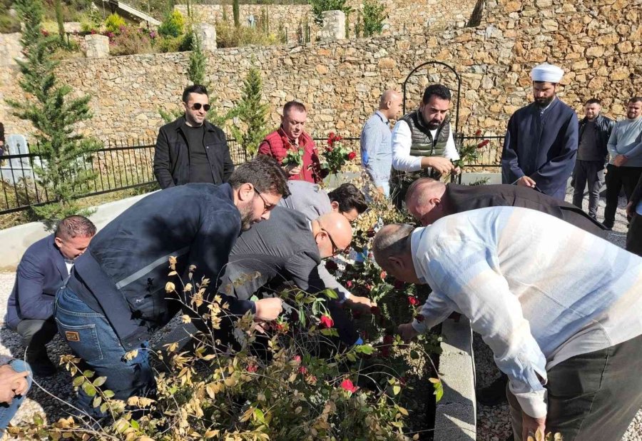 Alanyaspor Yönetim Kurulu Merhum Asbaşkanı Kabri Başında Andı