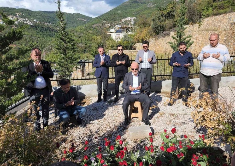 Alanyaspor Yönetim Kurulu Merhum Asbaşkanı Kabri Başında Andı