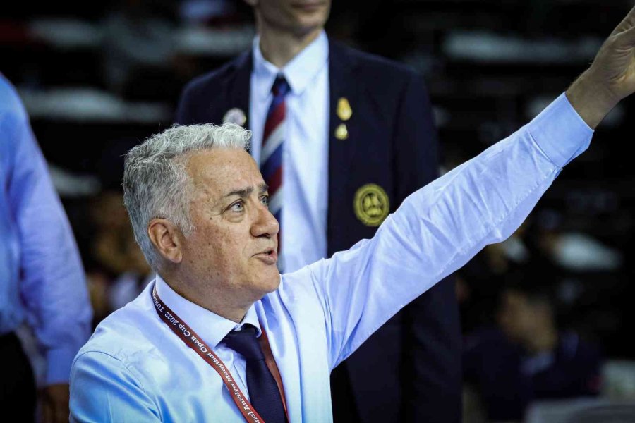 Ortopedi Profesörü, Karşı Çıktığı Spor Dalına Hakem Oldu